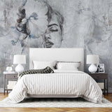 Tapet personalizat watercolor cu figura feminina cu floare in par si accente de albastru baby blue pe un fundal gri baby blue dame
