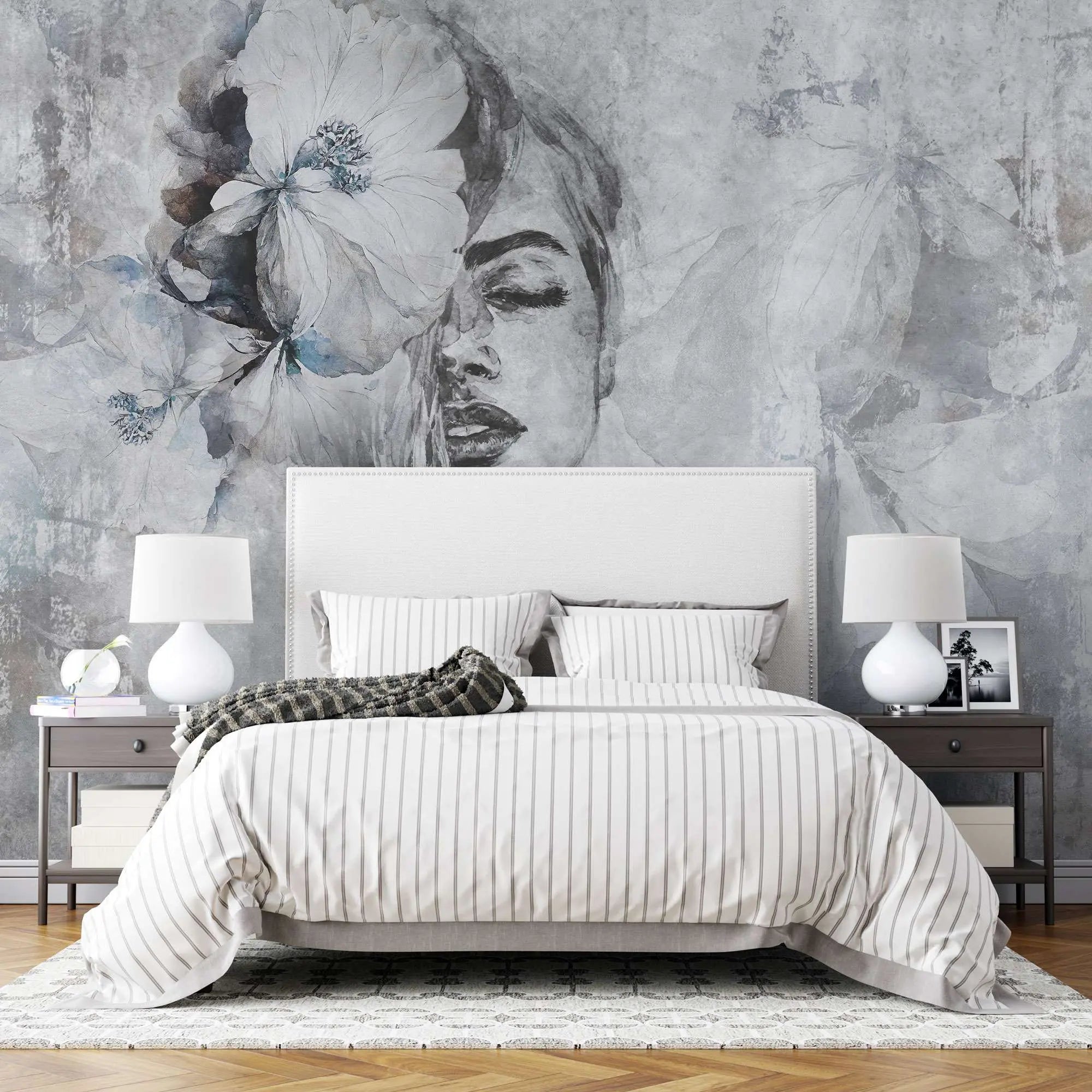Tapet personalizat watercolor cu figura feminina cu floare in par si accente de albastru baby blue pe un fundal gri baby blue dame