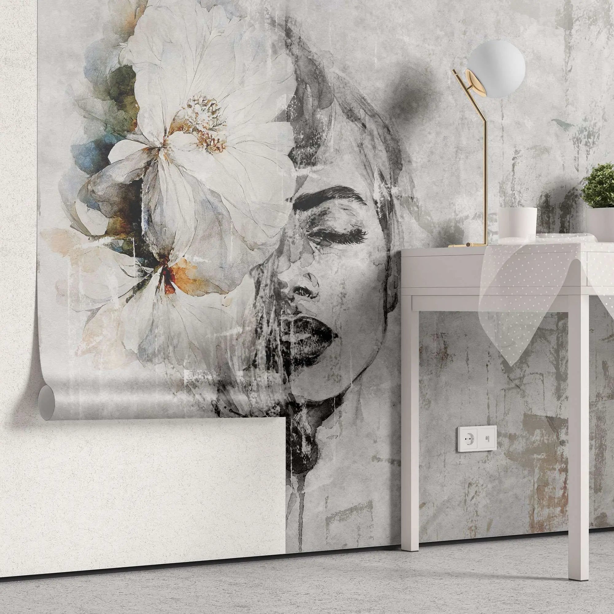 Tapet personalizat watercolor cu figura feminina cu floare in par si accente de portocaliu si albastru pe un fundal gri orange dame