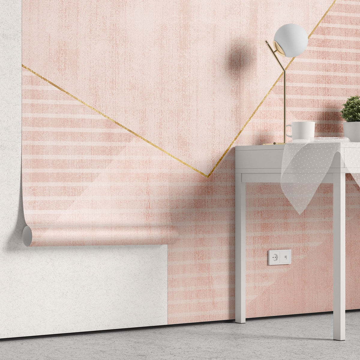 Tapet personalizat abstract cu forme si dungi in nuante de roz si alb cu detalii aurii reverse pink pyramid