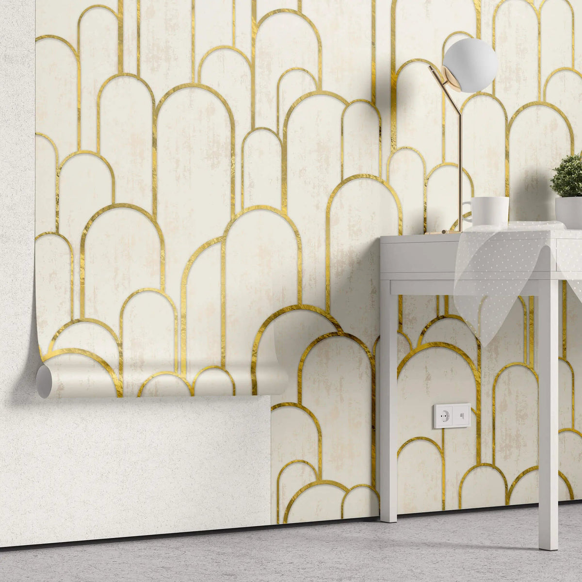 Tapet personalizat art deco cu arcade aurii pe fundal alb texturat in stil art deco golden arches