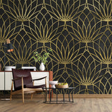 Tapet personalizat art deco cu floare de lotus aurie pe un fundal negru de perete texturat black lotus