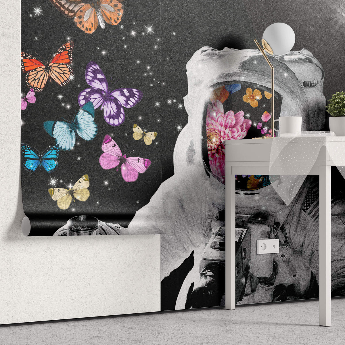 Tapet personalizat eclectic cu astronaut si fluturi colorati in spatiu space butterflies