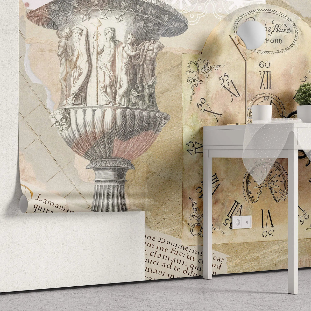Tapet personalizat eclectic cu un colaj in stil englezesc presarat cu elemente specifice: ceas de epoca sculpturi dantela si texte in latina eclectic clock