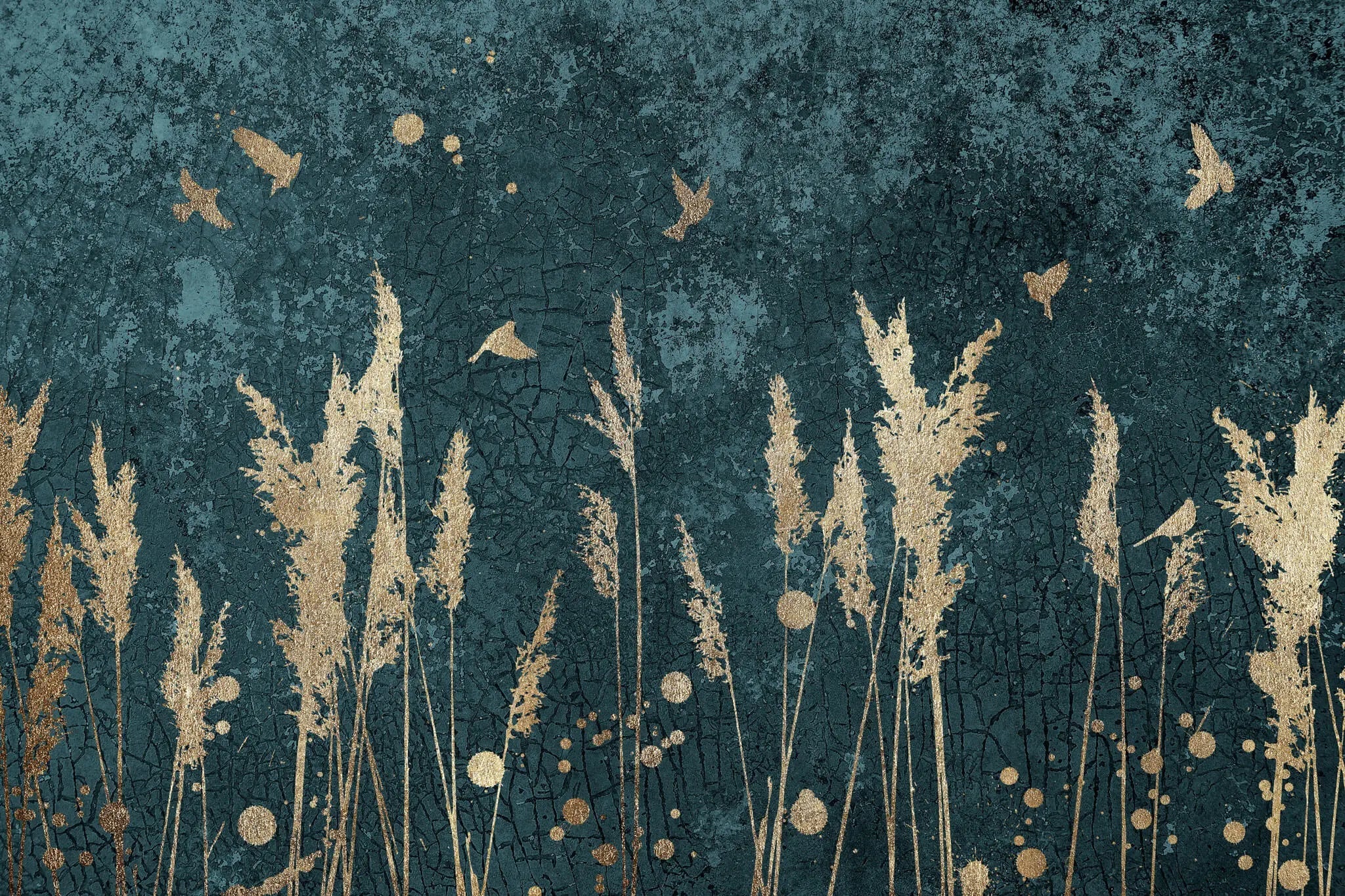 Tapet personalizat fine art cu stuf si pasari aurii pe un fundal verde inchis texturat golden reed
