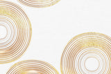 Tapet personalizat fine art cu cercuri aurii texturate pe un fundal alb sand circles