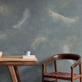 Tapet personalizat fine art cu pene subtiri aurii si argintii pe un fundal inchis slim feathers