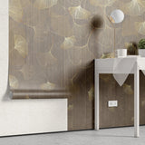 Tapet personalizat fine art cu frunze aurii de ginko biloba pe un fundal maro brown ginko biloba