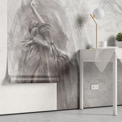 Tapet personalizat fine art cu balerina gratioasa pe un fundal gri deshis cu textura stucco