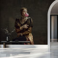 Tapet Personalizat Fine Art cu femeie in haine medievale in realitatea moderna - MEDIEVAL BUBBLEGUM