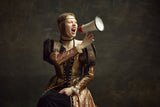Tapet Personalizat Fine Art cu femeie in haine medievale cu megafon - MEDIEVAL MEGAPHONE