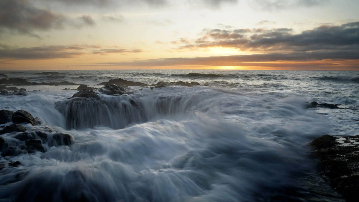 Tapet personalizat fotografie cu cascada surprinsa la rasarit dawn waterfall