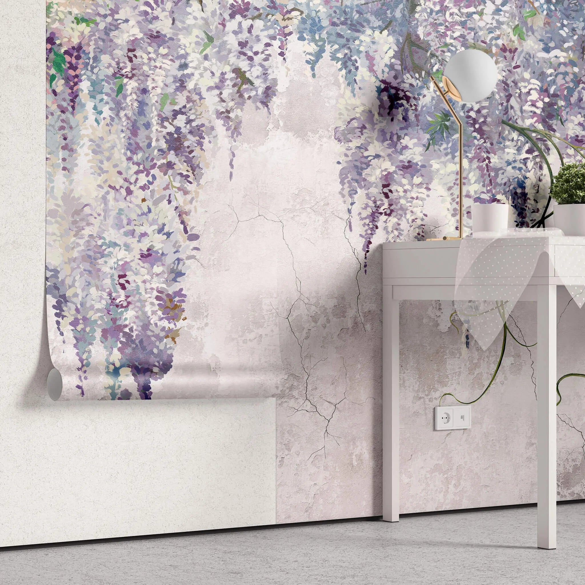 Tapet personalizat floral cu arborele wisteria in nuante de mov si rozaliu raspandit pe un perete de beton wisteria wall