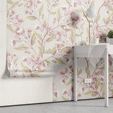 Tapet personalizat floral cu flori de jacaranda roz pe un fundal bej pink jacaranda