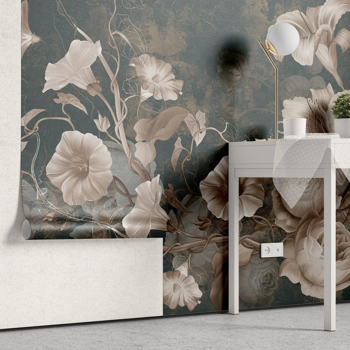 Tapet personalizat floral cu flori in stil clasicist pe un fundal inchis classy floral