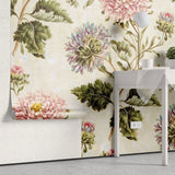 Tapet personalizat floral cu flori inflorite roz si lila pe un fundal deschis pink bull's eye