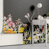 Tapet personalizat floral cu flori in culori vivide cu rama aurie subtire pe un fundal negru black farmed flowers