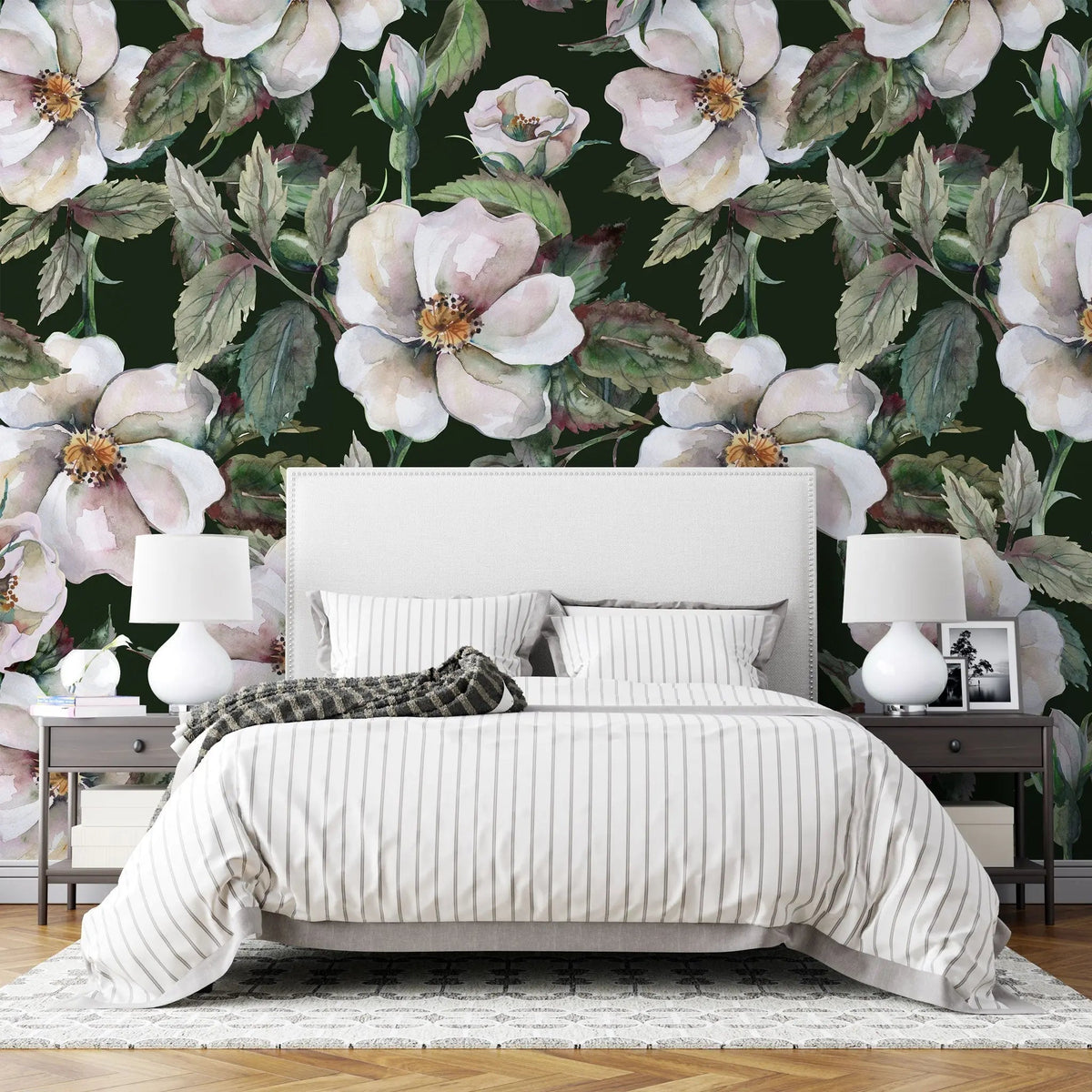 Tapet personalizat floral cu trandafiri salbatici pe fundal negru wild roses dark
