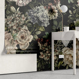 Tapet personalizat floral cu arangament floral cu trandafiri si hydrangea pe un fundal inchis hydrangea arrangement