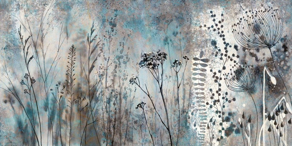 Tapet personalizat floral cu flori de camp in nuante delicate de albastru creand o atmosfera senina si proaspata blue wildflowers
