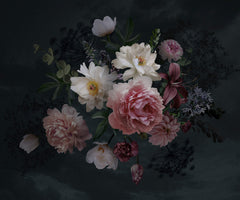 Tapet Personalizat Floral cu buchet floral intr-un fundal intunecat - MIDNIGHT BOUQUET