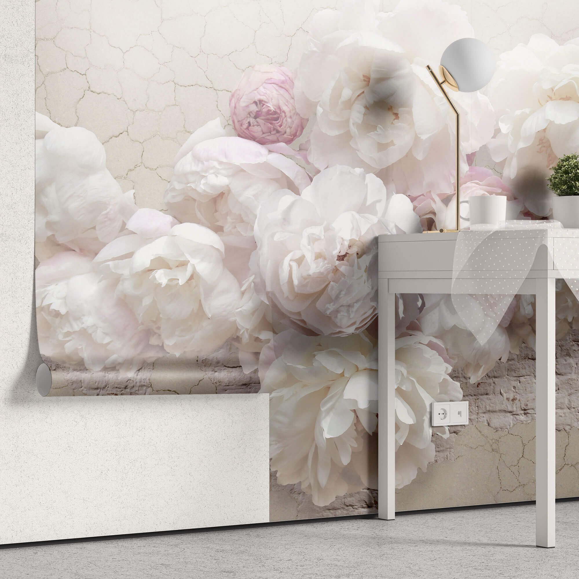 Fototapet Personalizat Floral cu bujori trandafirii pe un perete crapat cu caramida alba - BRICK VINTAGE ROSES