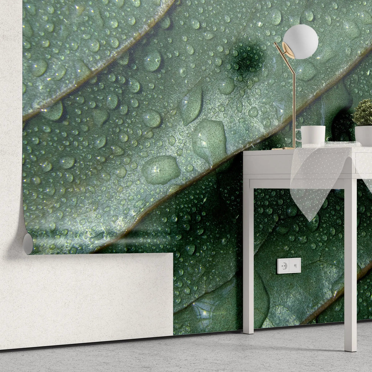 Tapet personalizat leaf cu picaturi de apa pe frunze verzi in detaliu water droplets