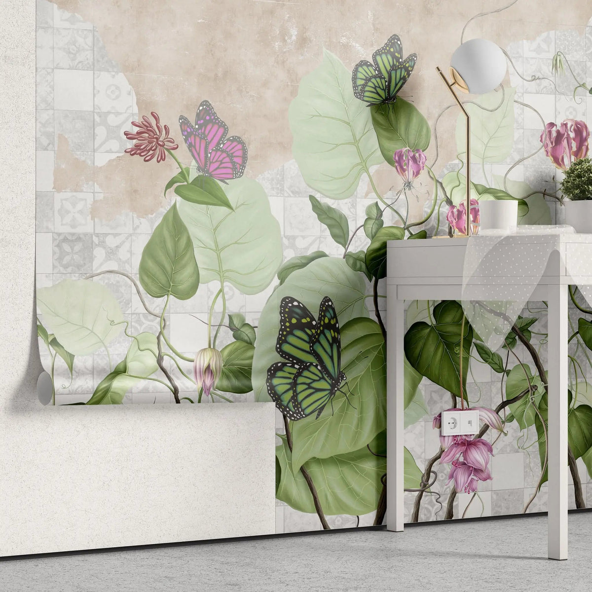 Tapet personalizat leaf cu plante salbatice verzi si fluturi pe un perete faiantat wild tile plants