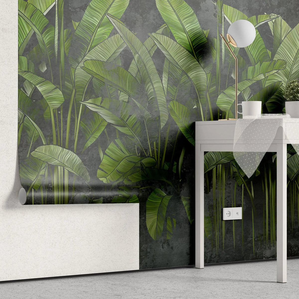 Tapet personalizat leaf cu frunze de bananier verzi intens pe un fundal negru green vibe dark