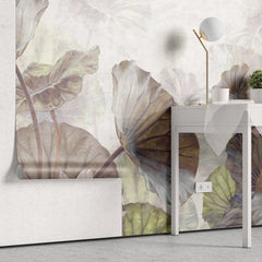 Tapet personalizat leaf cu frunze maro si flori de lotus roz pe un fundal alb deschis brown lotus