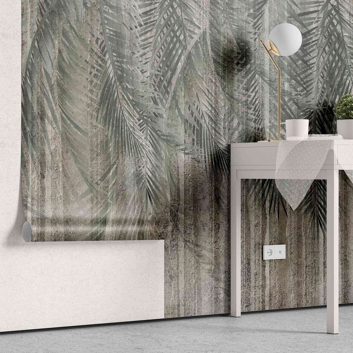 Tapet personalizat leaf cu frunze de palmier in nuante de verde pe un fundal inchis de perete texturat palm green