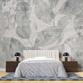 Tapet personalizat leaf cu pattern frunze verzi fade pe un fundal bej rozaliu faded green pattern