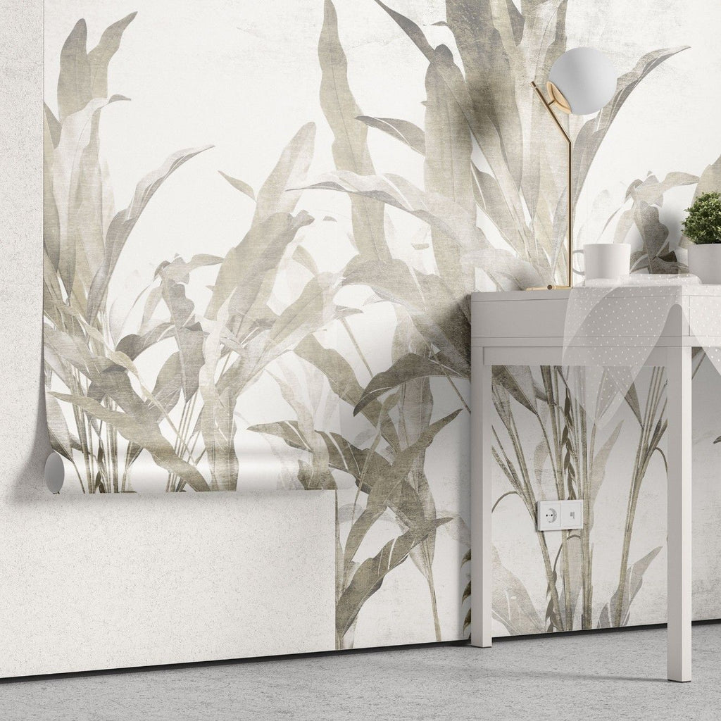 Tapet personalizat leaf cu frunze si arbori de banane stilizati in tonuri de gri si bej pe un fundal alb pentru un design tropical modern si aerisit banana trees