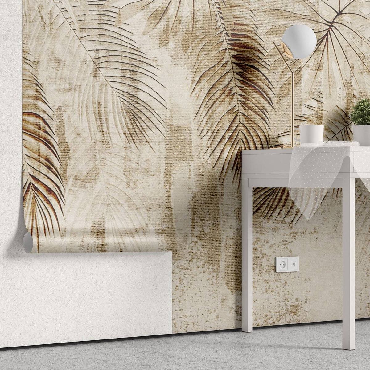 Tapet personalizat leaf cu frunze de palmier cazatoare in nuante de maro deschis pe un fundal texturat asemanator inului oferind un aspect natural si elegant tropical linen