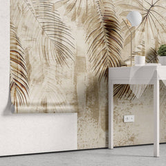 Tapet personalizat leaf cu frunze de palmier cazatoare in nuante de maro deschis pe un fundal texturat asemanator inului oferind un aspect natural si elegant tropical linen