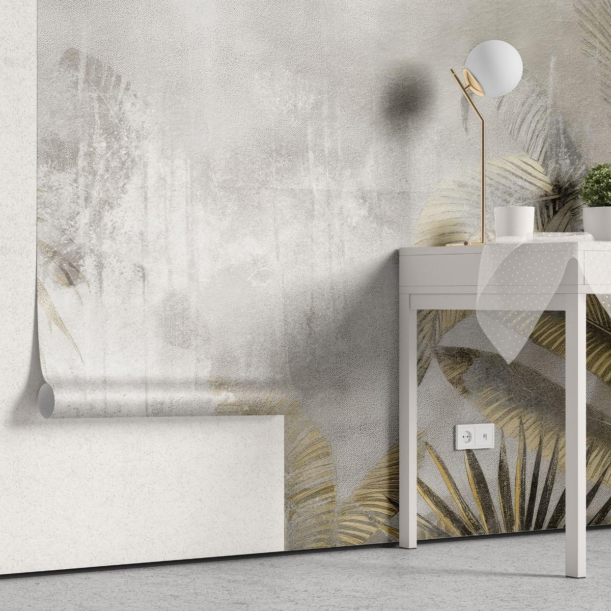 Tapet personalizat leaf cu frunze tropicale in nuante de gri deschis si auriu cu un aspect usor prafuit aducand un plus de eleganta si serenitate dusted tropical leaves