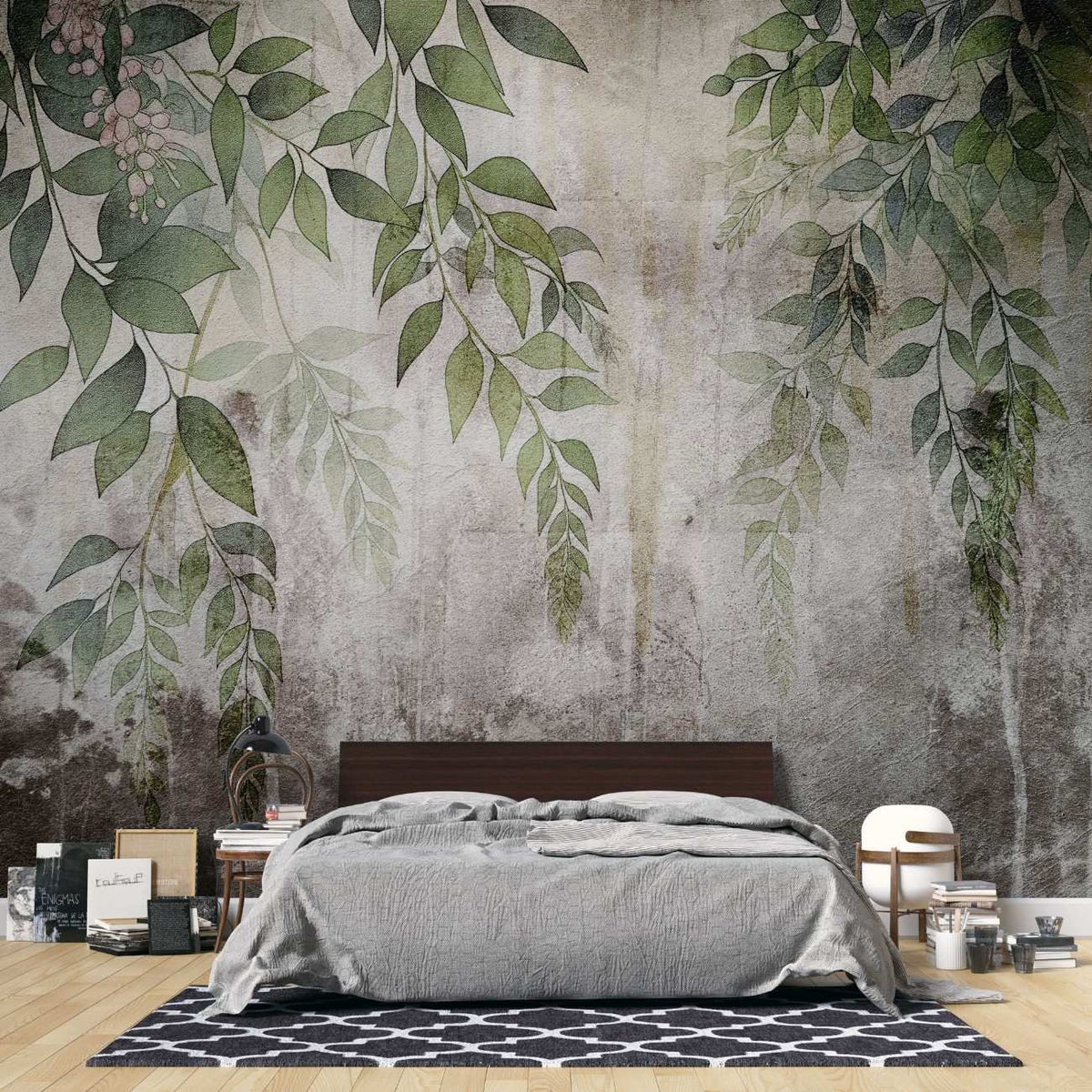 Tapet personalizat leaf cu frunze si ciorchini de flori in nuante de verde violet si roz pe un fundal cu aspect de perete vechi tencuit ideal pentru a crea o atmosfera de gradina interioara cu un aer rustic si boem stucco printed leaves
