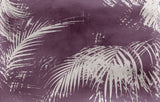 Tapet Personalizat Leaf cu frunze de palmier gri pe un fundal mov texturat - PURPLE INFUSED PALM