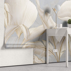 Tapet Personalizat Leaf cu frunze albe cu insertii aurii pe un fundal gri-albastrui - REFINED LEAVES