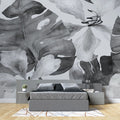 Tapet tropical personalizat alb negru cu frunze tropicale de monstera flori tropicale de crin salbatic cu efect de pictura watercolor b&w tropical