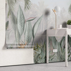 Tapet personalizat tropical intr un peisaj de jungla cu palmieri tropicali si planta paradisului bird of paradise