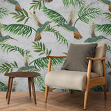Tapet personalizat tropical cu frunze de palmier si pasari tropicale jacamar pe un fundal gri de beton concrete jungle