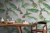 Tapet personalizat tropical cu frunze de palmier si pasari tropicale jacamar pe un fundal gri de beton concrete jungle