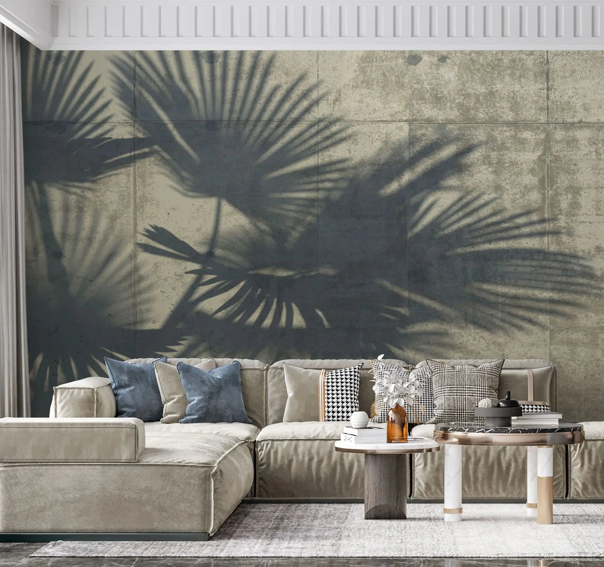 Tapet tropical personalizat cu umbre de palmieri tropicali thrinax parviflora pe un fundal de ciment gri concrete palms