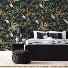 Tapet tropical personalizat cu copaci si flori tropicale frunze de bananier tigrii si barze pe fundal inchis dark jungle