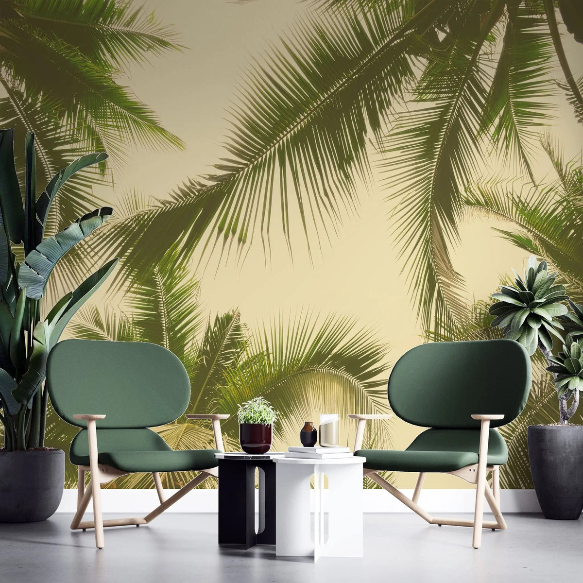 Tapet tropical personalizat cu frunze tropicale de palmieri majestic verzi pe fundal cald insorit golden hour