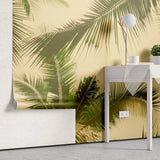 Tapet tropical personalizat cu frunze tropicale de palmieri majestic verzi pe fundal cald insorit golden hour