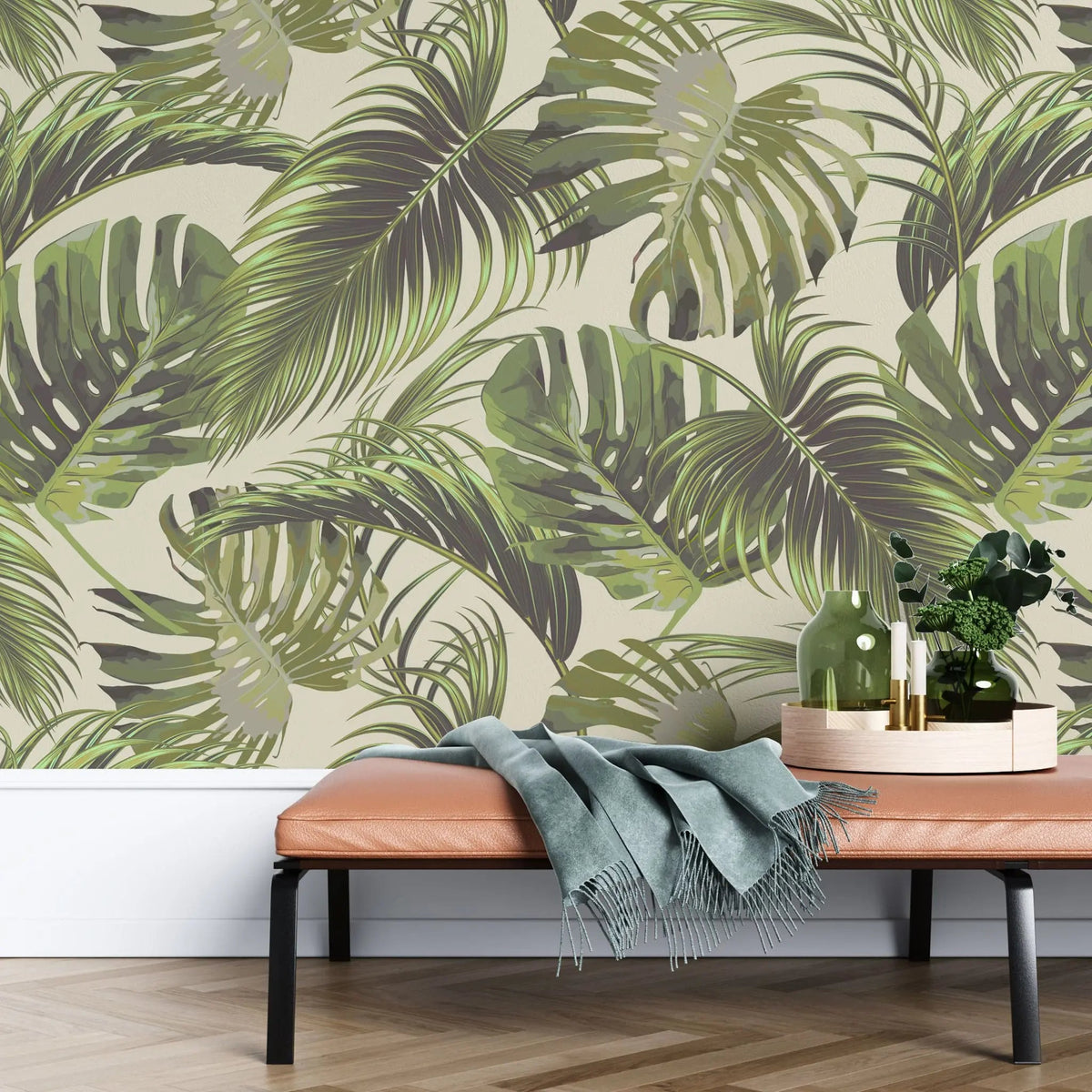 Tapet tropical personalizat cu frunze de monstera si palmier belmore pe fundal nude monstera belmore