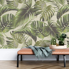 Tapet tropical personalizat cu frunze de monstera si palmier belmore pe fundal nude monstera belmore