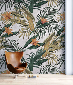 Tapet tropical personalizat cu flori tropicale de crin salbatic printre frunze de palmier si plante tropicale cu fundal bej texturat wild lilium
